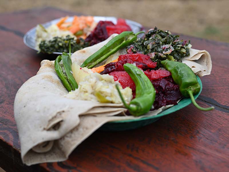 Injera mit Gemüse