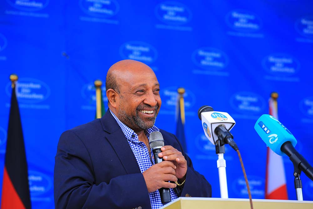 Äthiopiens Bildungsminister Berhanu Nega hält eine REde