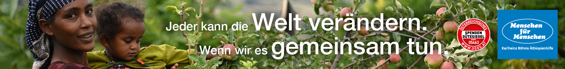 Superbanner von Menschen für Menschen - eine Frau hält ihr Kind auf dem Arm und pflückt einen Apfel
