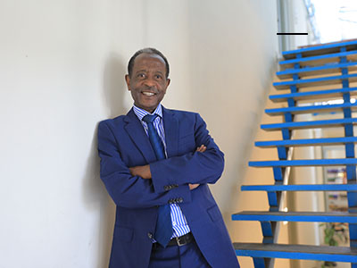 Ein Portrait von Yilma Taye