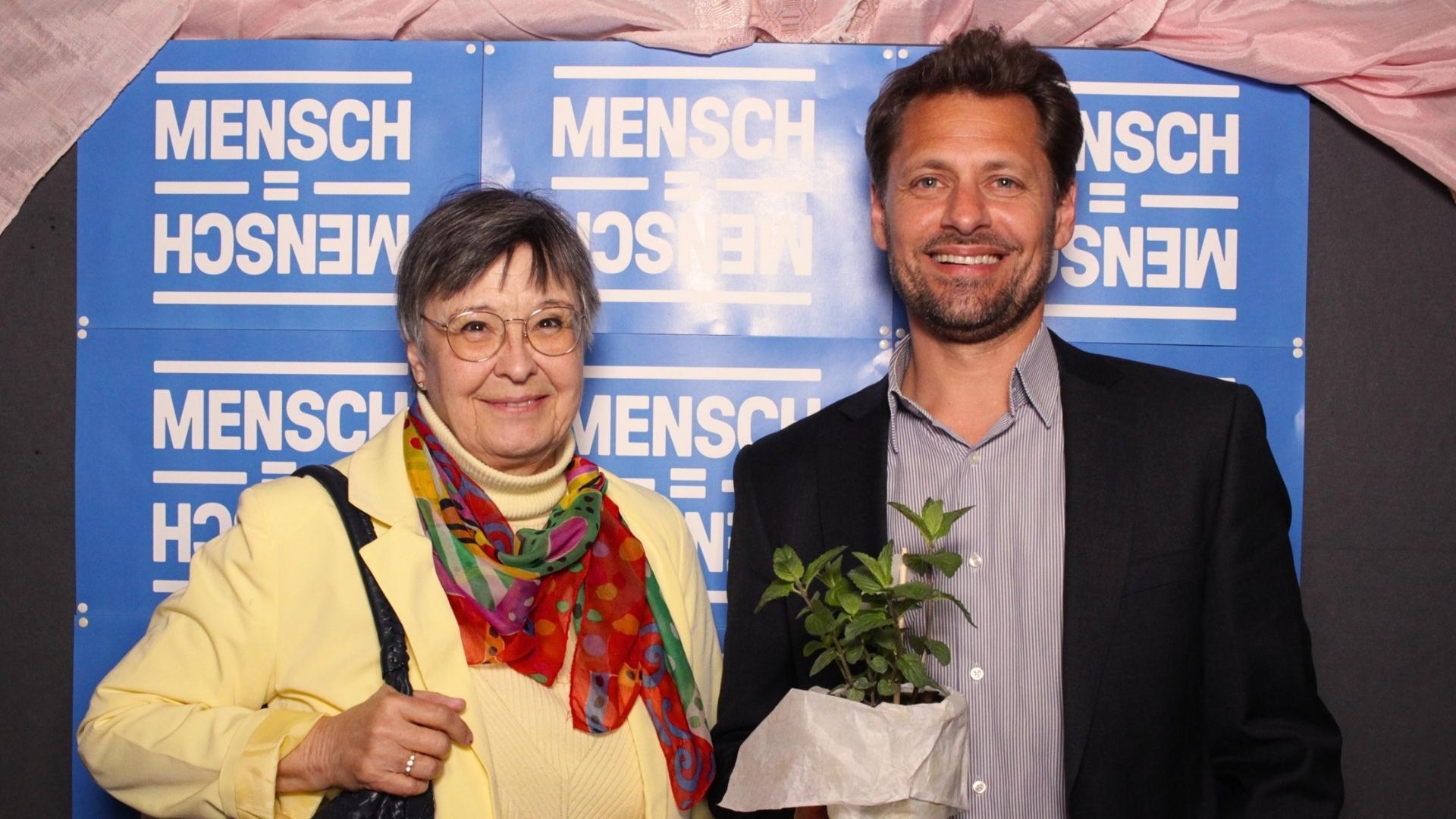 Unterstützerin Marianne H. und Markus Schwarz-Herda, ehemaliger Vorstand von Menschen für Menschen Österreich