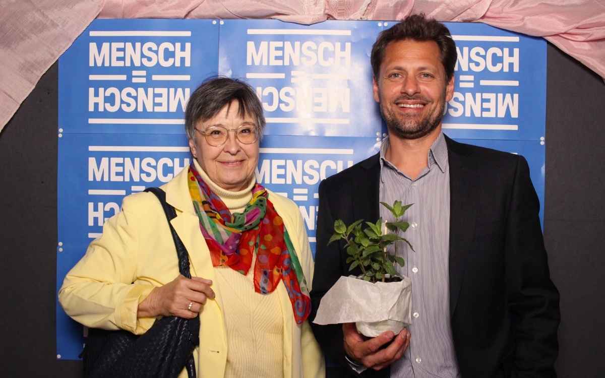 Unterstützerin Marianne H. und Markus Schwarz-Herda, ehemaliger Vorstand von Menschen für Menschen Österreich
