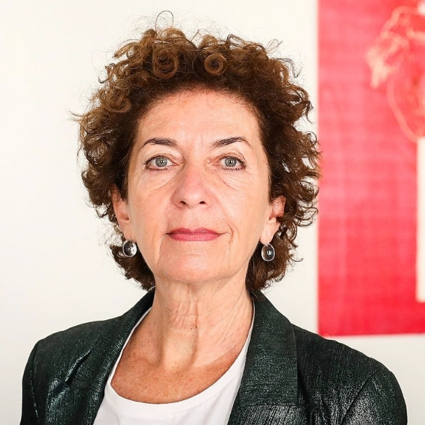 Portrait von Filmemacherin und Autorin Ruth Beckermann ((c) Nini Tschavoll)