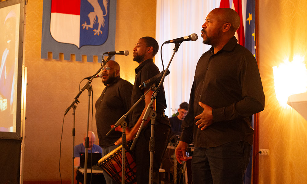 Die A-Cappella-Band Insingizi bei ihrem Live-Auftritt im Wiener Rathaus.